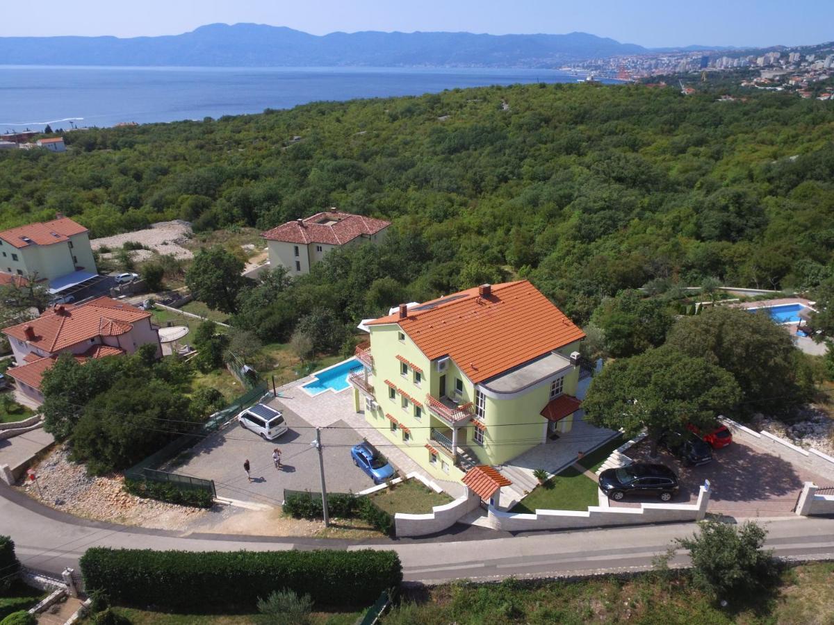 Luxury Apartments Kostrena With Pool 2 Eksteriør billede
